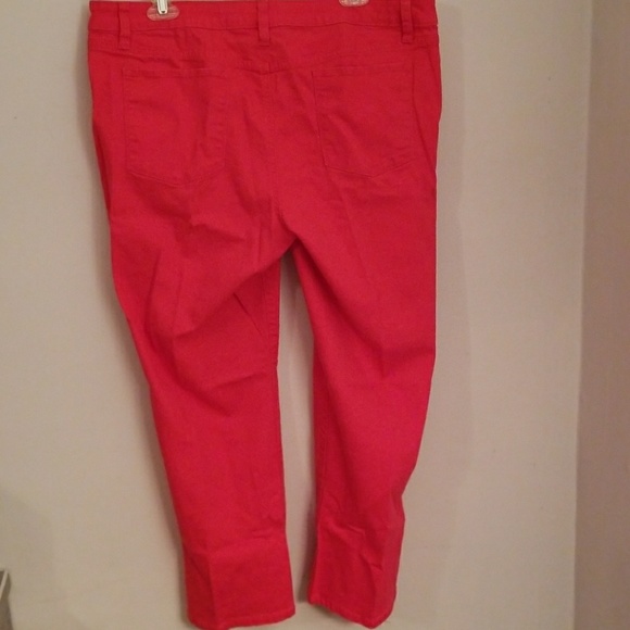Melon Apt. 9 Capris - Picture 3 of 3